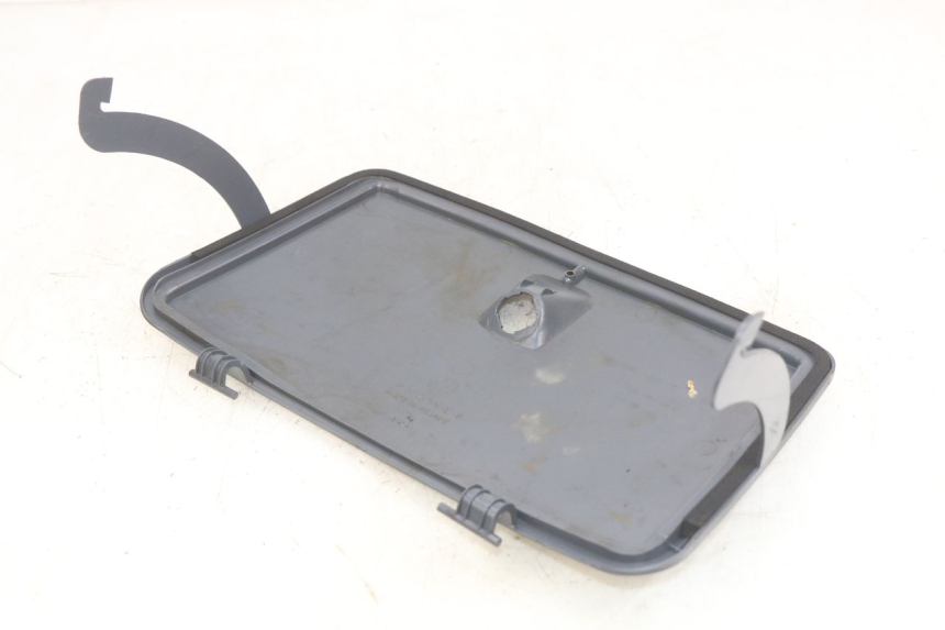 photo de HOES VOOR HANDSCHOENENVAK PEUGEOT SV 125 (1991 - 1994) - Zoom op gebruiksstaat