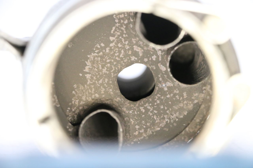 photo de UITLAATPIJP SUZUKI GSX F GSXF 750 (1988 - 1998) - Detail van het onderdeel