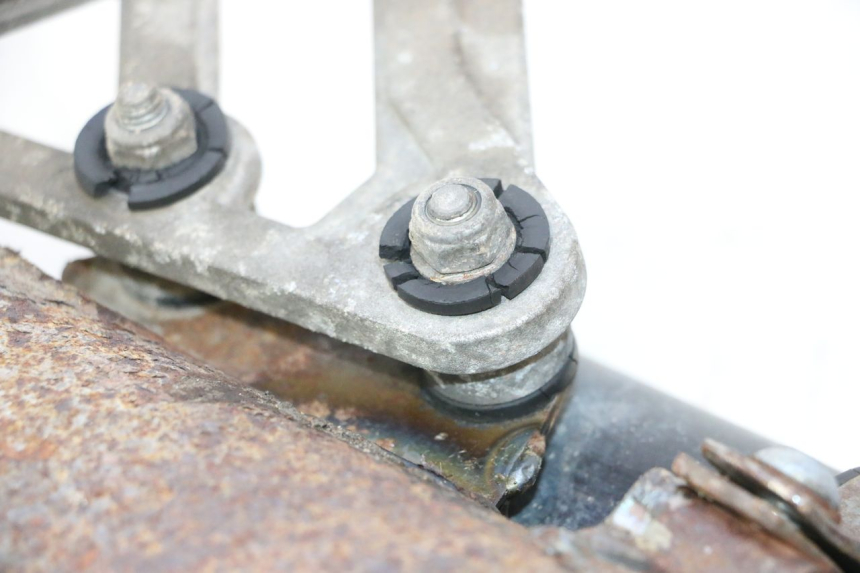 photo de UITLAATPIJP PEUGEOT STREETZONE NAKED 2T 50 (2014 - 2018) - Kenmerkende details