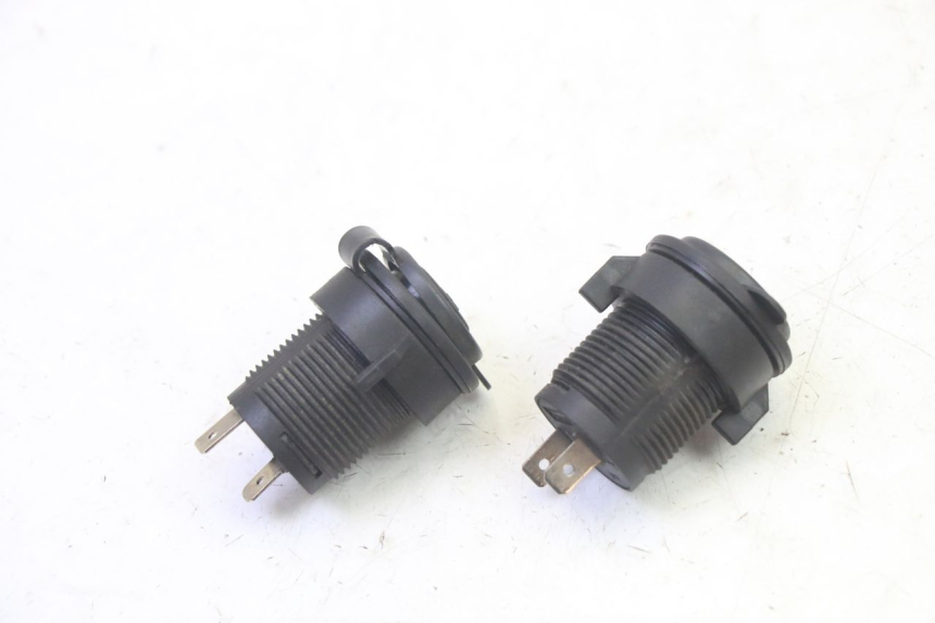 photo de SIGARETTENZIGARETTEN AANSTEKERDOOSJE QUADRO 4 4D 350 (2015 - 2018) - Hoofdaanzicht