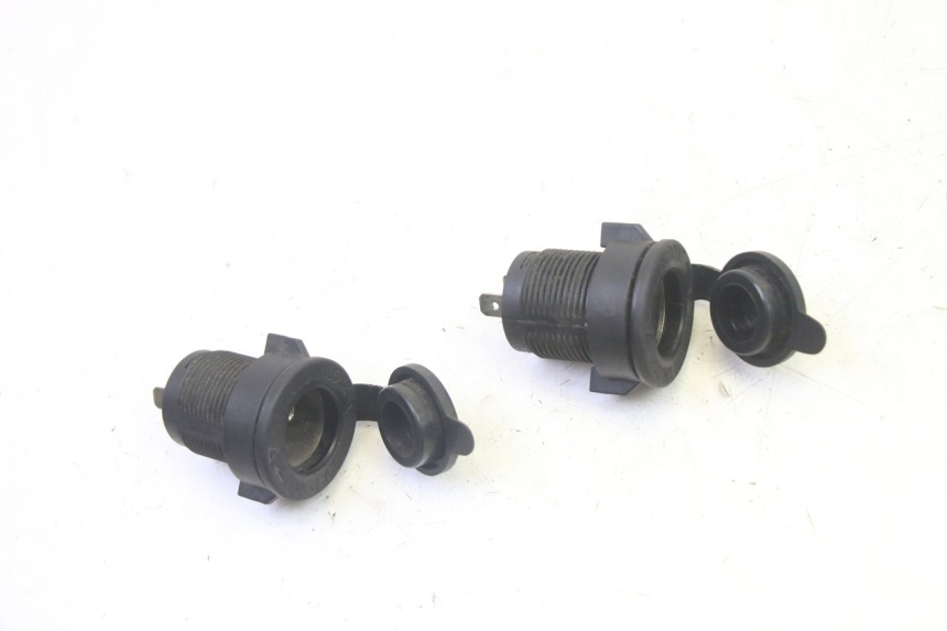 photo de SIGARETTENZIGARETTEN AANSTEKERDOOSJE QUADRO 4 4D 350 (2015 - 2018) - Detail van het onderdeel