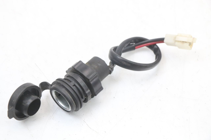 photo de SIGARETTENZIGARETTEN AANSTEKER STOPCONTACT HYTRACK HY S 4X4 410 (2013 - 2016) - Hoofdaanzicht