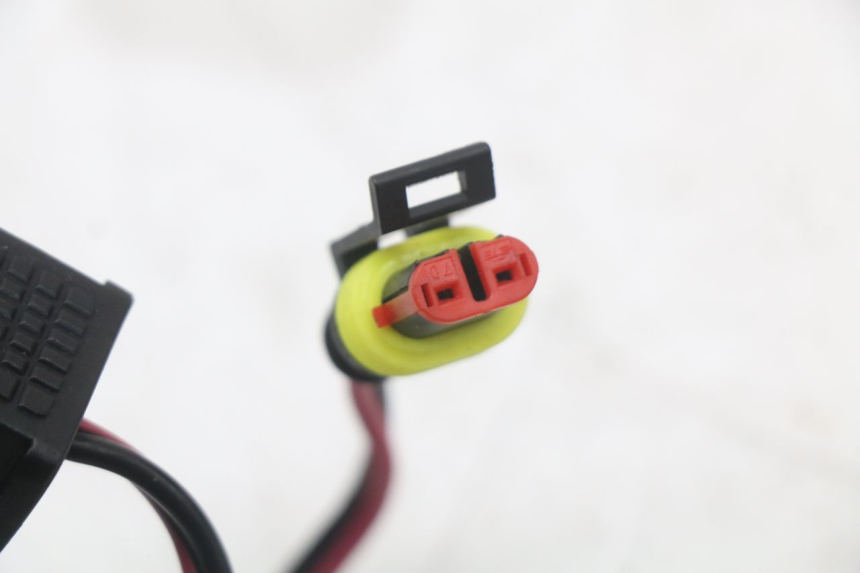photo de SIGARETTENZIGARETTEN AANSTEKERDOOSJE PIAGGIO MP3 HPE 350 (2018 - 2020) - Technische close-up