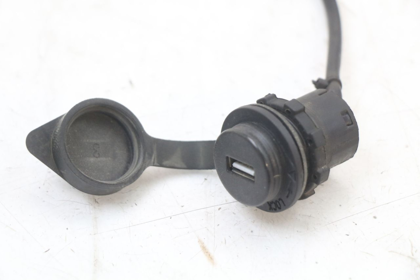 photo de SIGARETTENZIGARETTEN AANSTEKERDOOSJE PEUGEOT BELVILLE 125 (2017 - 2021) - Detail van het onderdeel