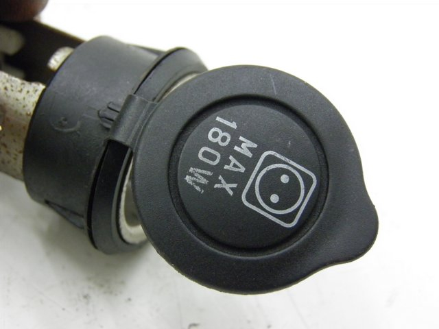 photo de SIGARETTENZIGARETTEN AANSTEKERDOOSJE PIAGGIO X9 EVOLUTION 125 (2003 - 2007) - Detail van het onderdeel