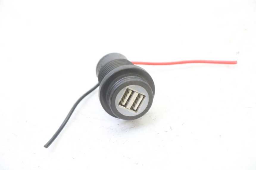 photo de SIGARETTENZIGARETTEN AANSTEKERDOOSJE HONDA ST PAN EUROPEAN 1300 (2002 - 2013) - Hoofdaanzicht