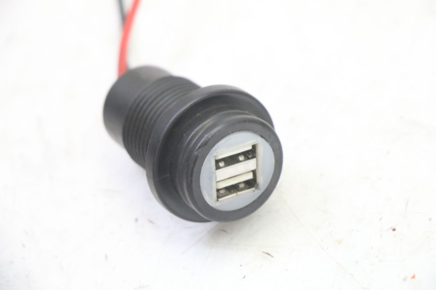 photo de SIGARETTENZIGARETTEN AANSTEKERDOOSJE HONDA ST PAN EUROPEAN 1300 (2002 - 2013) - Zoom op gebruiksstaat