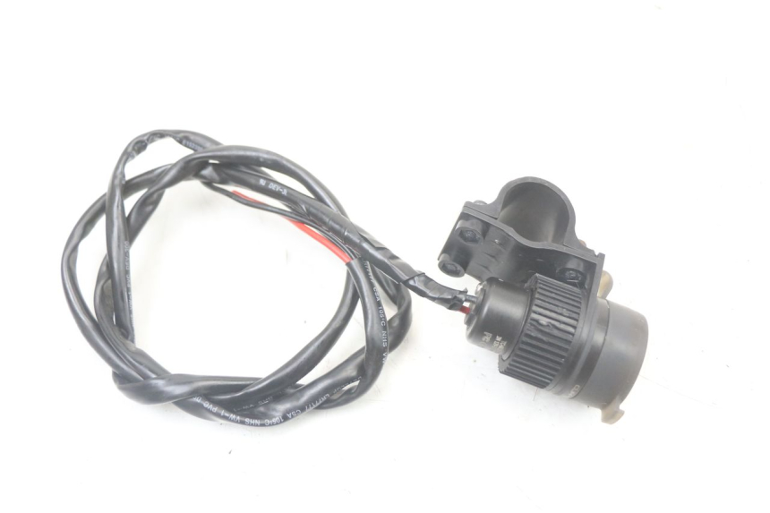 photo de SIGARETTENZIGARETTEN AANSTEKERDOOSJE YAMAHA FZ1 FAZER 1000 (2007 - 2009) - Detail van het onderdeel