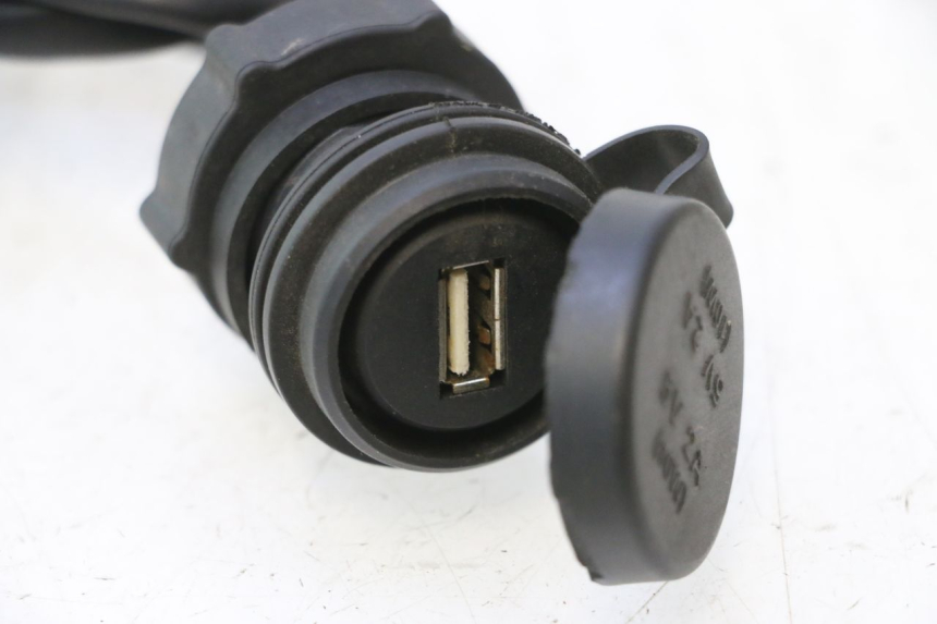 photo de USB-STOPCONTACT MASH BIBOP 2.0 50 (2021 - 2026) - Zoom op gebruiksstaat