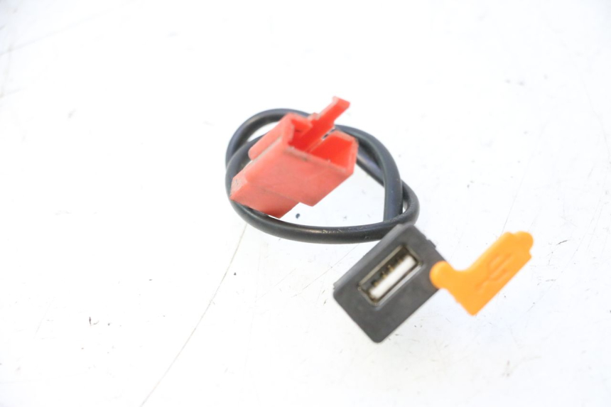 photo de USB-STOPCONTACT WAYSCRAL E-START 1 (2018 - 2022) - Hoofdaanzicht
