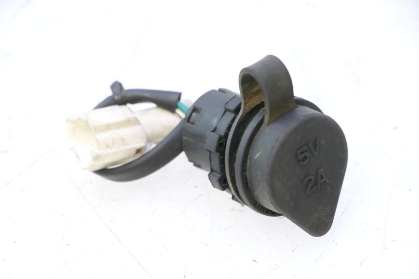 photo de USB-STOPCONTACT SYM FIDDLE 3 III 50 (2014 - 2020) - Detail van het onderdeel