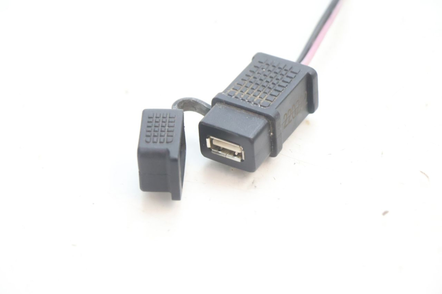 photo de USB-STOPCONTACT PIAGGIO MP3 HPE 530 (2022 - 2026) - Detail van het onderdeel