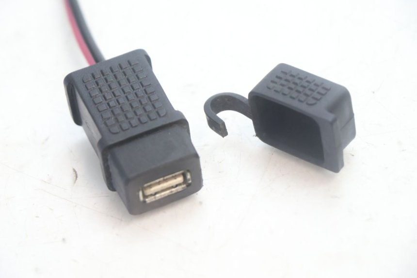 photo de USB-STOPCONTACT PIAGGIO MP3 500 (2016 - 2018) - Bevestigingspunten