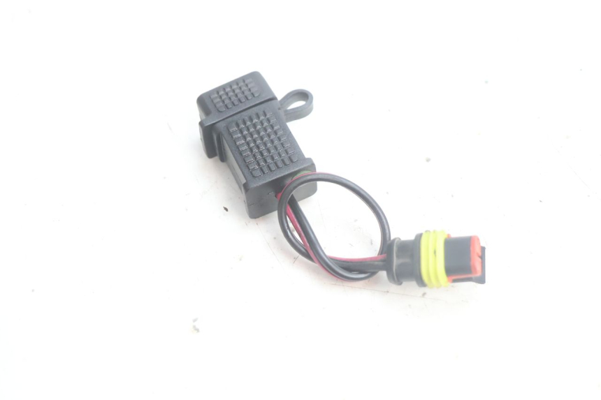 photo de USB-STOPCONTACT PIAGGIO NEW TYPHOON 50 (2018 - 2021) - Zoom op gebruiksstaat