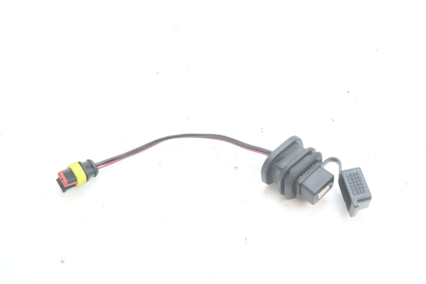 photo de USB-STOPCONTACT PIAGGIO NEW TYPHOON 50 (2018 - 2021) - Hoofdaanzicht