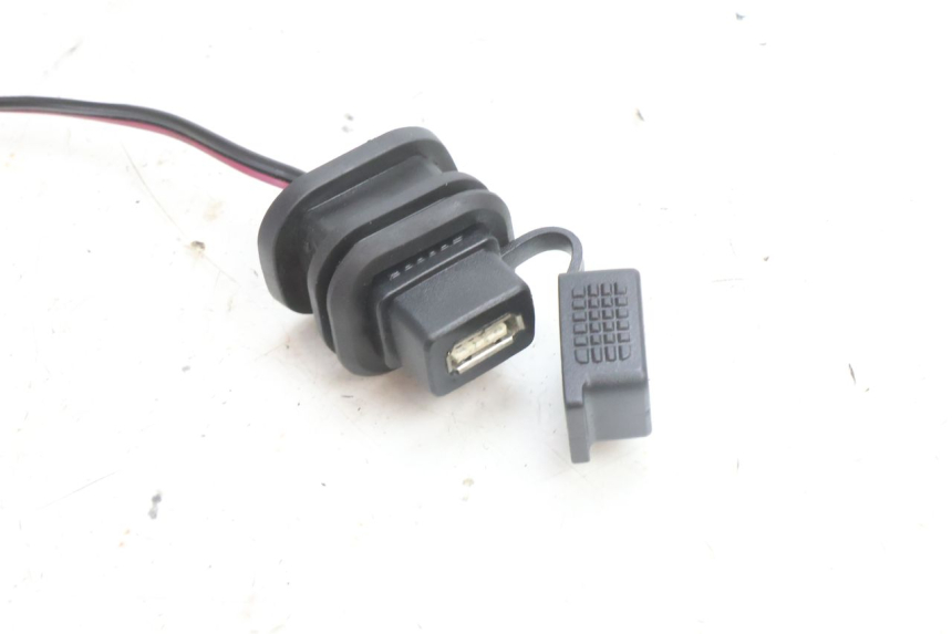 photo de USB-STOPCONTACT PIAGGIO NEW TYPHOON 50 (2018 - 2021) - Detail van het onderdeel