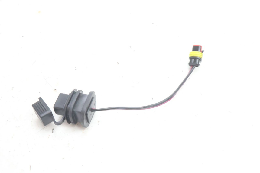 photo de USB-STOPCONTACT PIAGGIO NEW TYPHOON 50 (2018 - 2021) - Zoom op gebruiksstaat