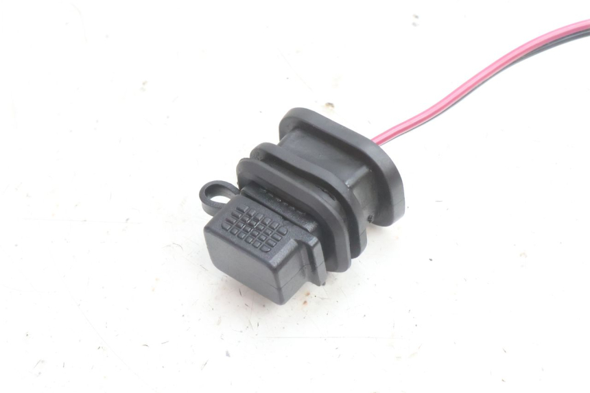 photo de USB-STOPCONTACT PIAGGIO NEW TYPHOON 50 (2018 - 2021) - Technische close-up