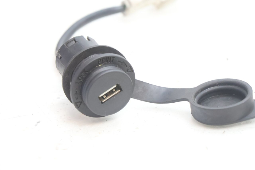 photo de USB-STOPCONTACT SYM ORBIT III 3 4T 50 (2021 - 2025) - Zoom op gebruiksstaat