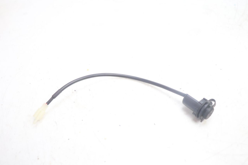 photo de USB-STOPCONTACT JM MOTORS R-MAX TECH 50 (2024 - 2026) - Zoom op gebruiksstaat