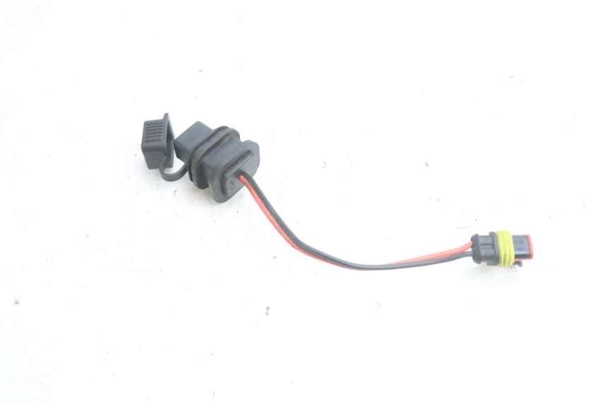 photo de USB-STOPCONTACT PIAGGIO VESPA PRIMAVERA 2T 50 (2013 - 2018) - Zoom op gebruiksstaat