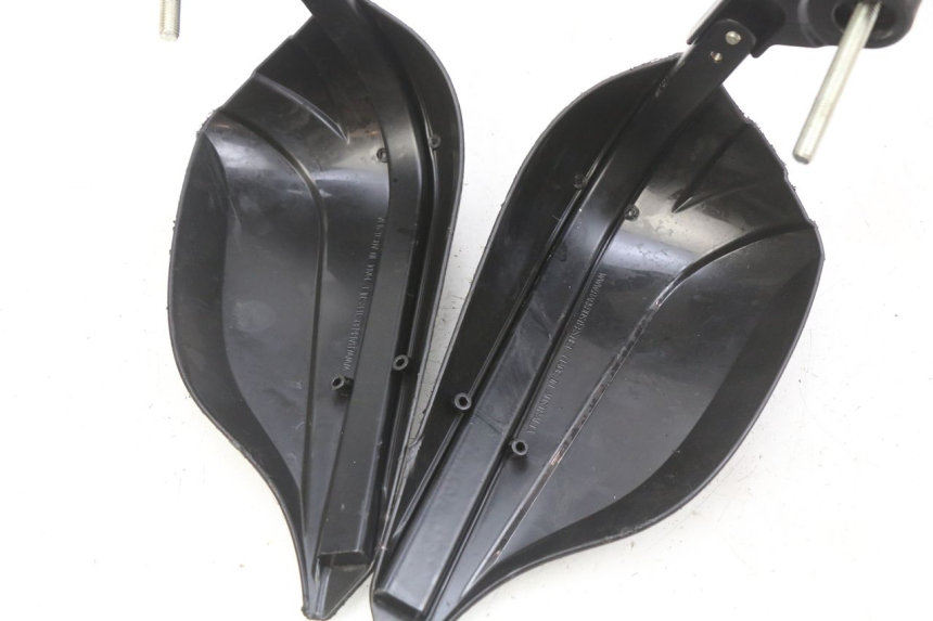 photo de HANDPROTECTOR HONDA CB R 1000 (2018 - 2023) - Detail van het onderdeel
