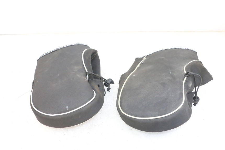 photo de HANDPROTECTOR PIAGGIO MP3 500 (2016 - 2018) - Detail van het onderdeel