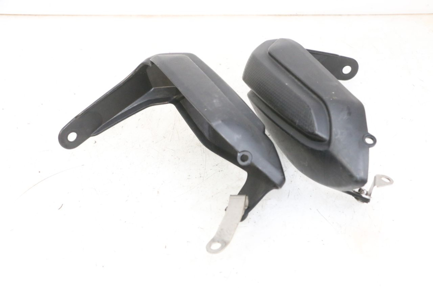 photo de HANDGEMAKKER YAMAHA TDM ABS 900 (2002 - 2014) - Technische close-up