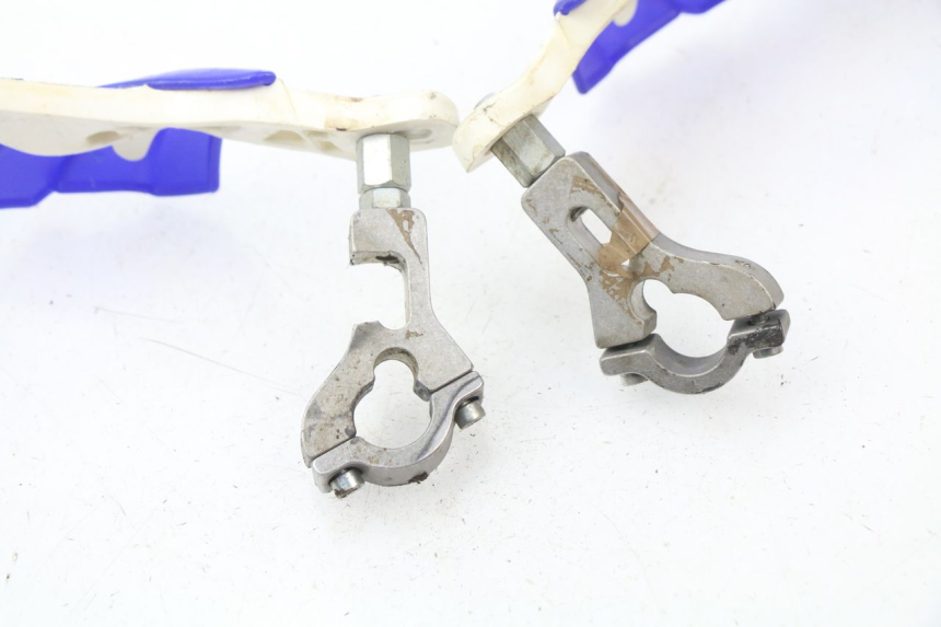 photo de HANDPROTECTOR YAMAHA YZ 80 (1998 - 2001) - Detail van het onderdeel