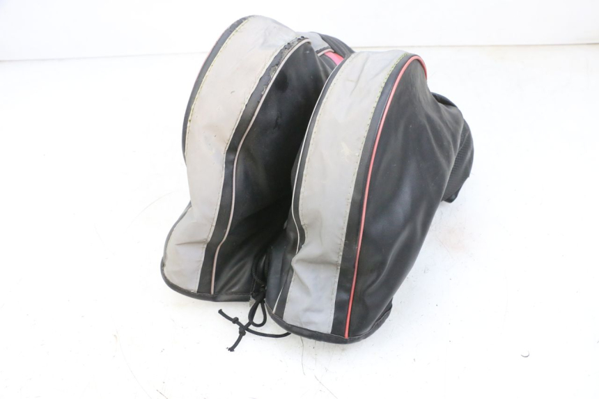 photo de HANDPROTECTOR PIAGGIO ZIP 4T 50 (2018 - 2020) - Detail van het onderdeel