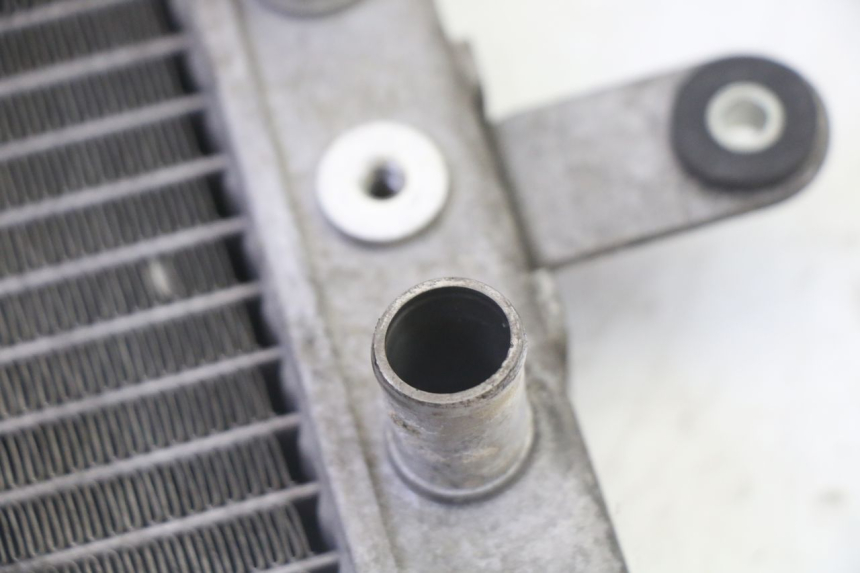 photo de RADIATEUR SUZUKI BURGMAN 125 (2007 - 2014) - Zoom op gebruiksstaat