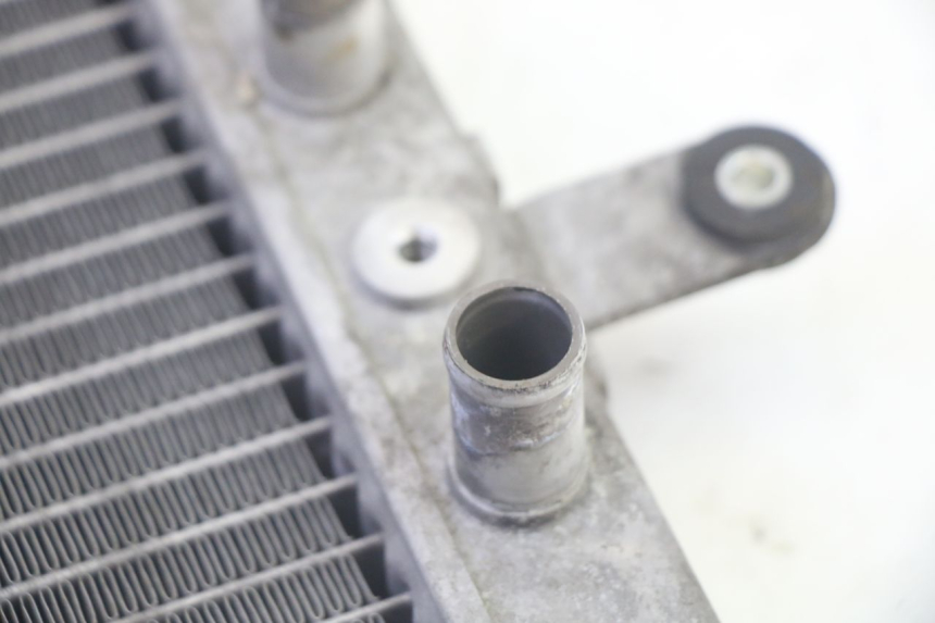 photo de RADIATEUR SUZUKI BURGMAN 125 (2007 - 2014) - Zoom op gebruiksstaat