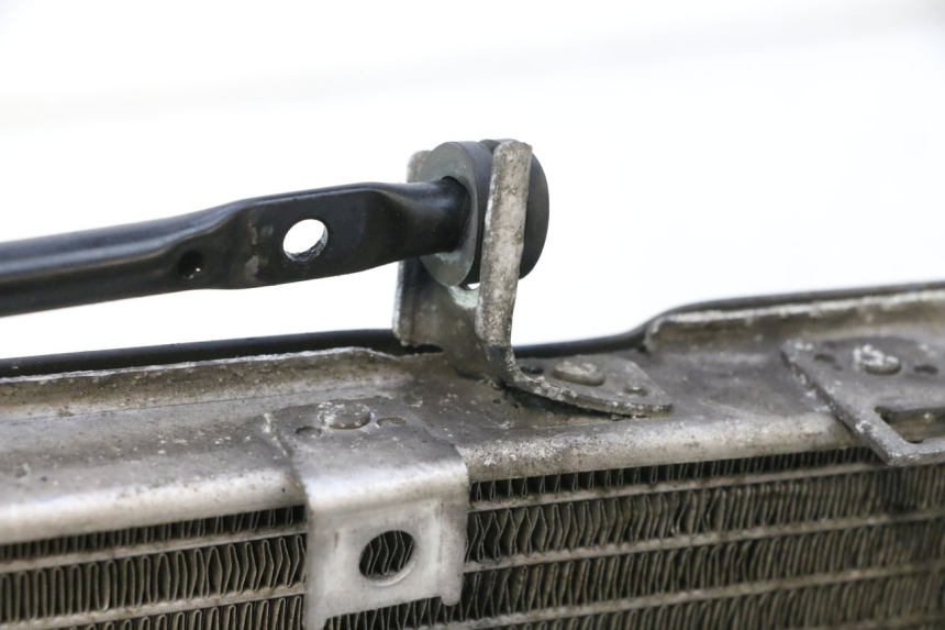 photo de RADIATEUR SUZUKI BURGMAN EXECUTIVE ABS 650 (2006 - 2012) - Zoom op componenten