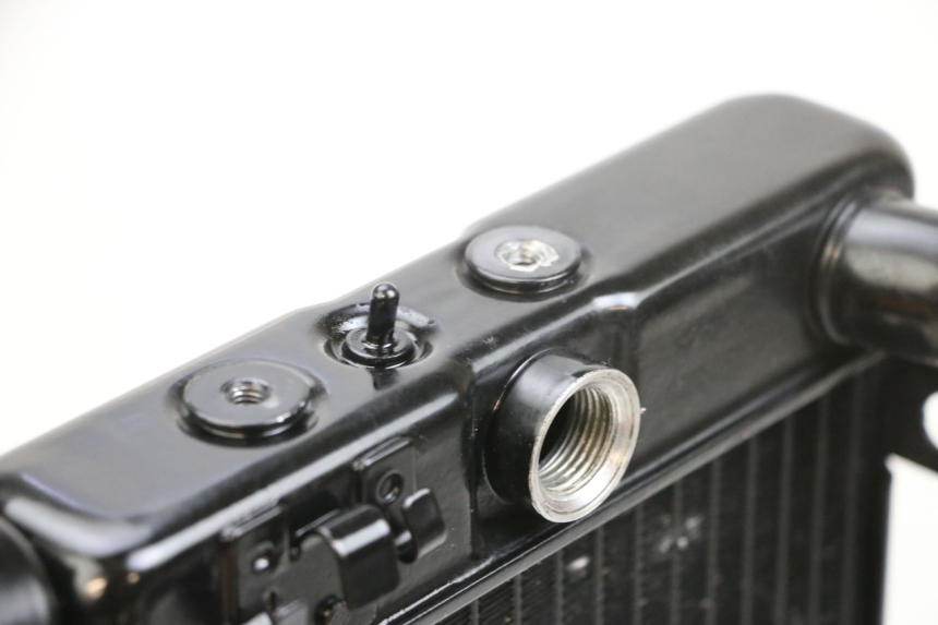 photo de RADIATEUR SUZUKI DL V STROM 1000 (2002 - 2007) - Detail van het onderdeel