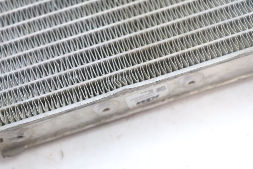photo de RECHTE RADIATEUR KTM SX 85 (2018 - 2024) - Zoom op componenten