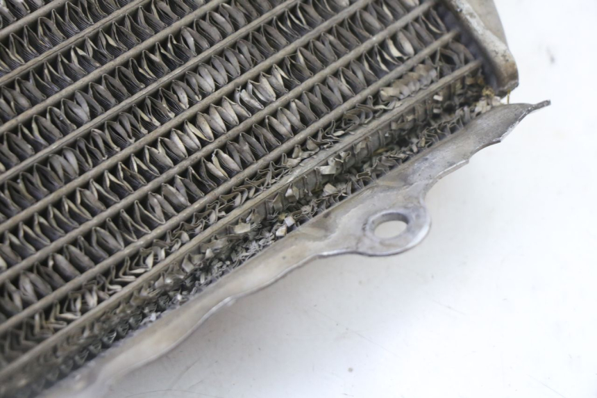 photo de RECHTER RADIATEUR YAMAHA YZ 125 (1998 - 2005) - Detail van het onderdeel