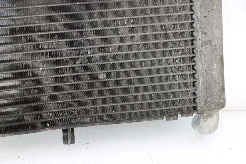 photo de RADIATEUR HONDA FJS SILVER WING SILVERWING 400 (2005 - 2008) - Focus op structuur