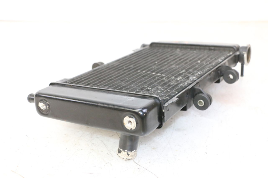 photo de RADIATEUR YAMAHA FZ6 N FAZER 600 (2004 - 2006) - Detail van het onderdeel