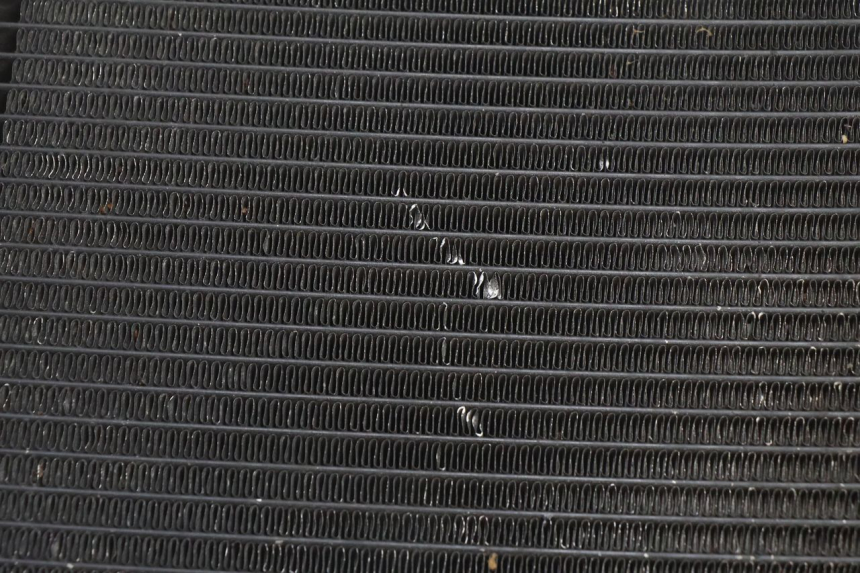 photo de RADIATEUR YAMAHA FZ8 800 (2010 - 2016) - Zoom op gebruiksstaat