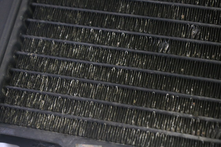 photo de RADIATEUR KAWASAKI GPX R WARBIRD 600 (1988 - 1993) - Zoom op gebruiksstaat