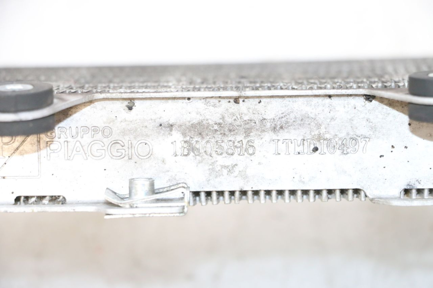photo de RADIATEUR PIAGGIO MP3 HPE 300 (2019 - 2026) - Staat van het oppervlak