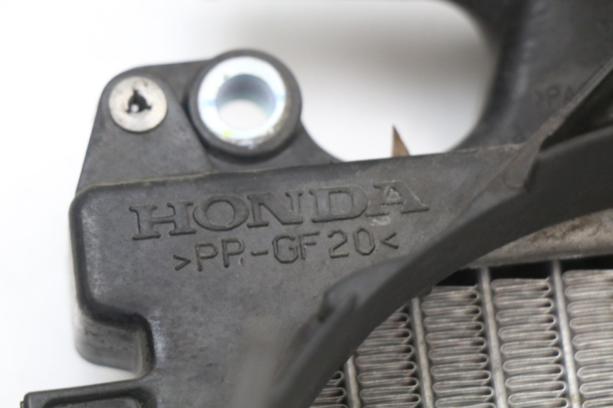 photo de RADIATEUR HONDA PCX (JF28) 125 (2009 - 2011) - Bevestigingspunten