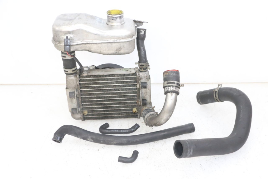 photo de RADIATEUR PEUGEOT SATELIS COMPRESSOR K15 125 (2006 - 2009) - Hoofdaanzicht