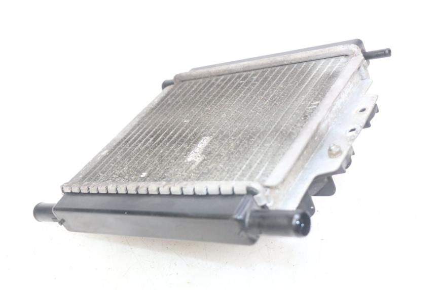 photo de RADIATEUR PEUGEOT SATELIS 125 (2010 - 2012) - Zoom op gebruiksstaat