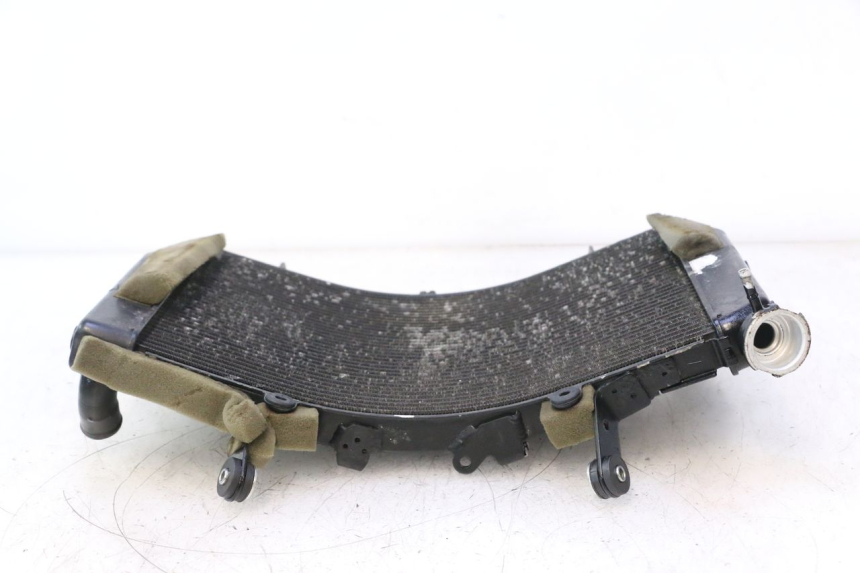 photo de RADIATEUR YAMAHA YZF R6 600 (2008 - 2009) - Kenmerkende details
