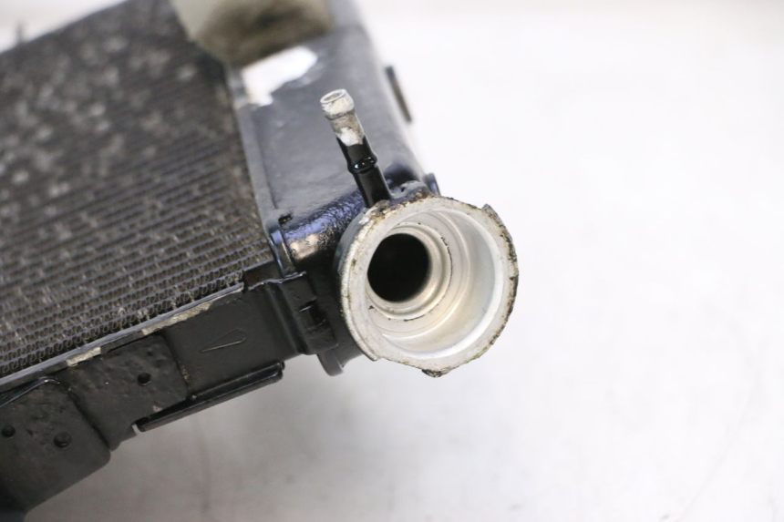 photo de RADIATEUR YAMAHA YZF R6 600 (2008 - 2009) - Zoom op componenten