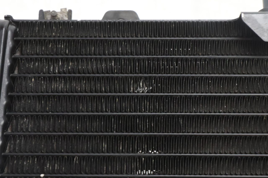 photo de RADIATEUR KAWASAKI ZZR 600 (1995 - 2004) - Detail van het onderdeel