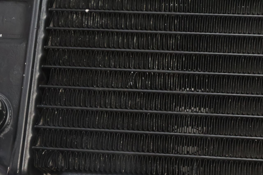 photo de RADIATEUR KAWASAKI ZZR 600 (1995 - 2004) - Andere kijkhoek