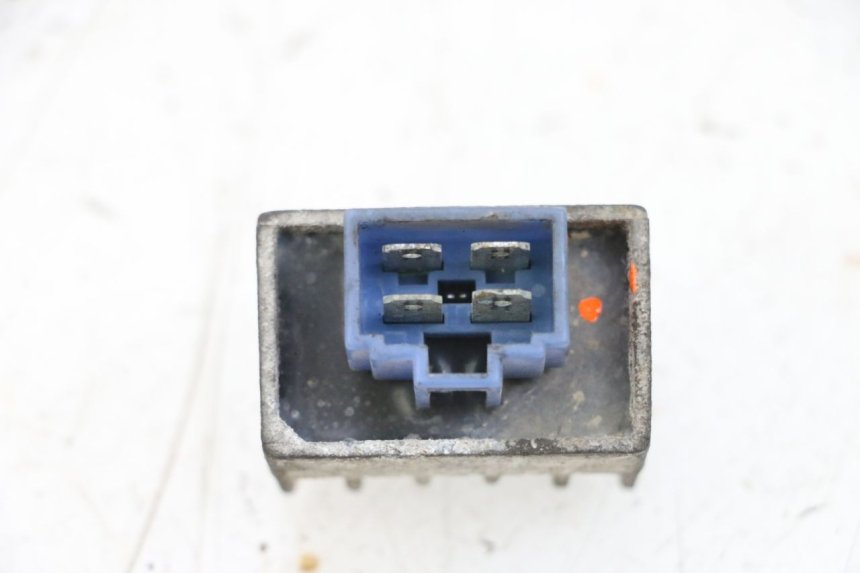 photo de LAADREGELAAR MBK BOOSTER SPIRIT NAKED 50 (2004 - 2017) - Zoom op gebruiksstaat