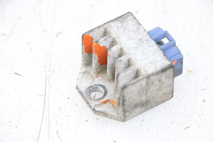 photo de LAADREGELAAR MBK BOOSTER SPIRIT NAKED 50 (2004 - 2017) - Andere kijkhoek